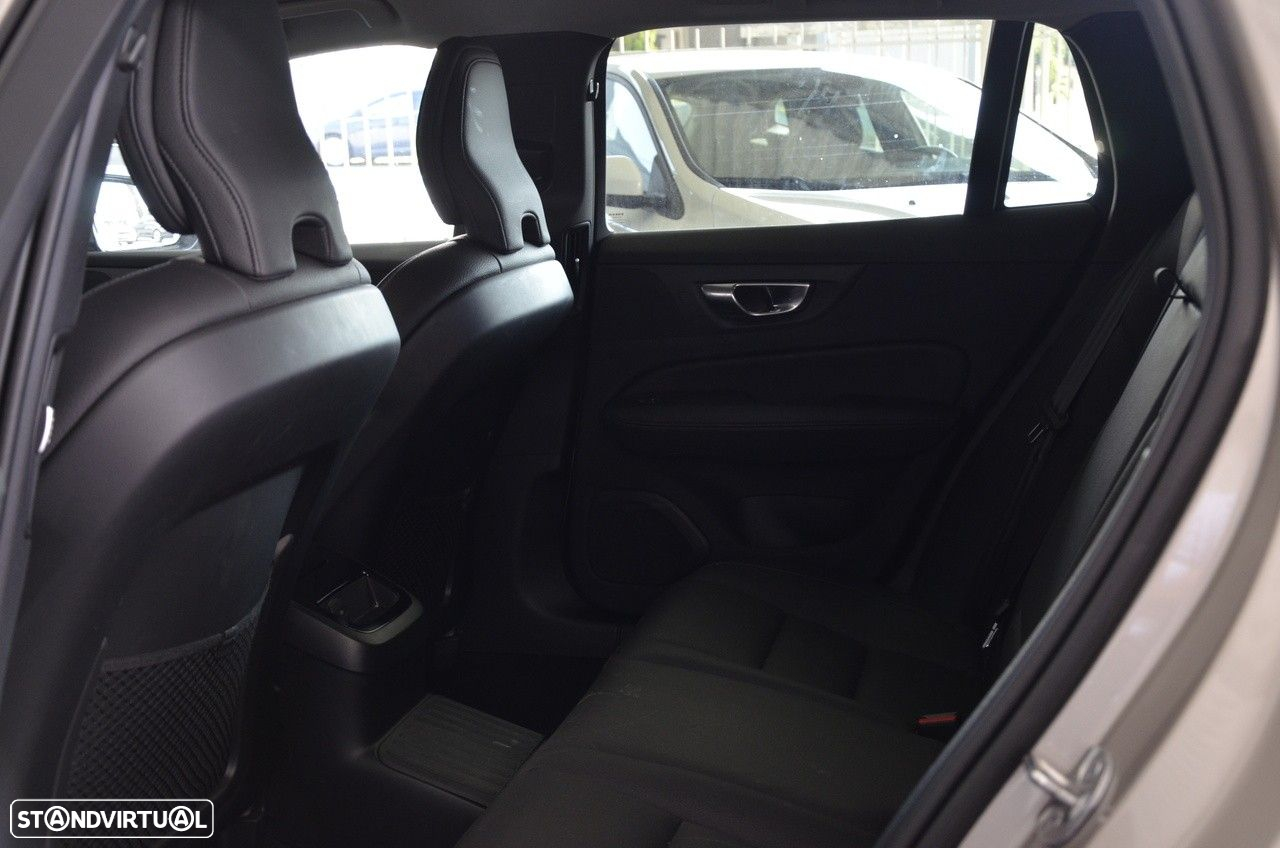 Volvo V60 2.0 T6 AWD TE Plus Dark - 11