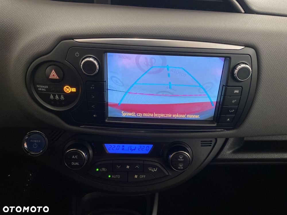 Toyota Yaris Hybrid 100 Premium - 17