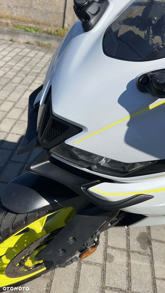 Yamaha YZF - 8