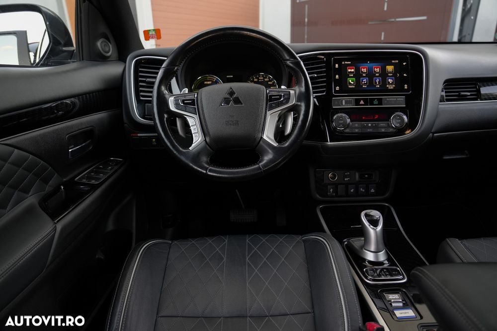 Mitsubishi Outlander 2.4 4WD Diamant+ - 17