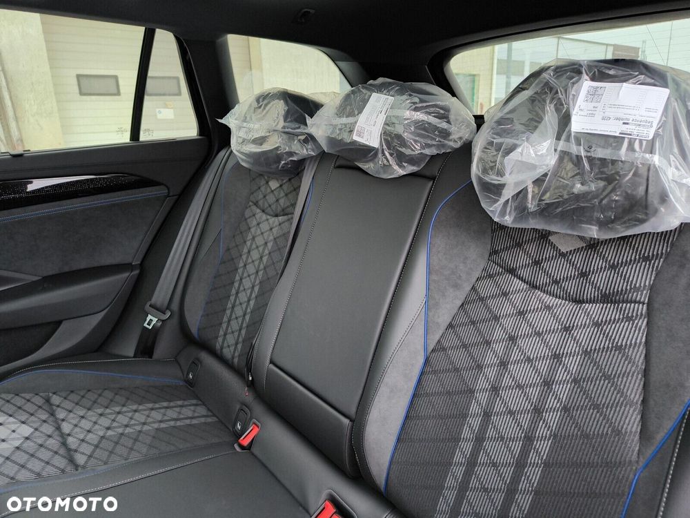 Volkswagen Passat Variant 2.0 TSI R-Line Plus DSG - 16