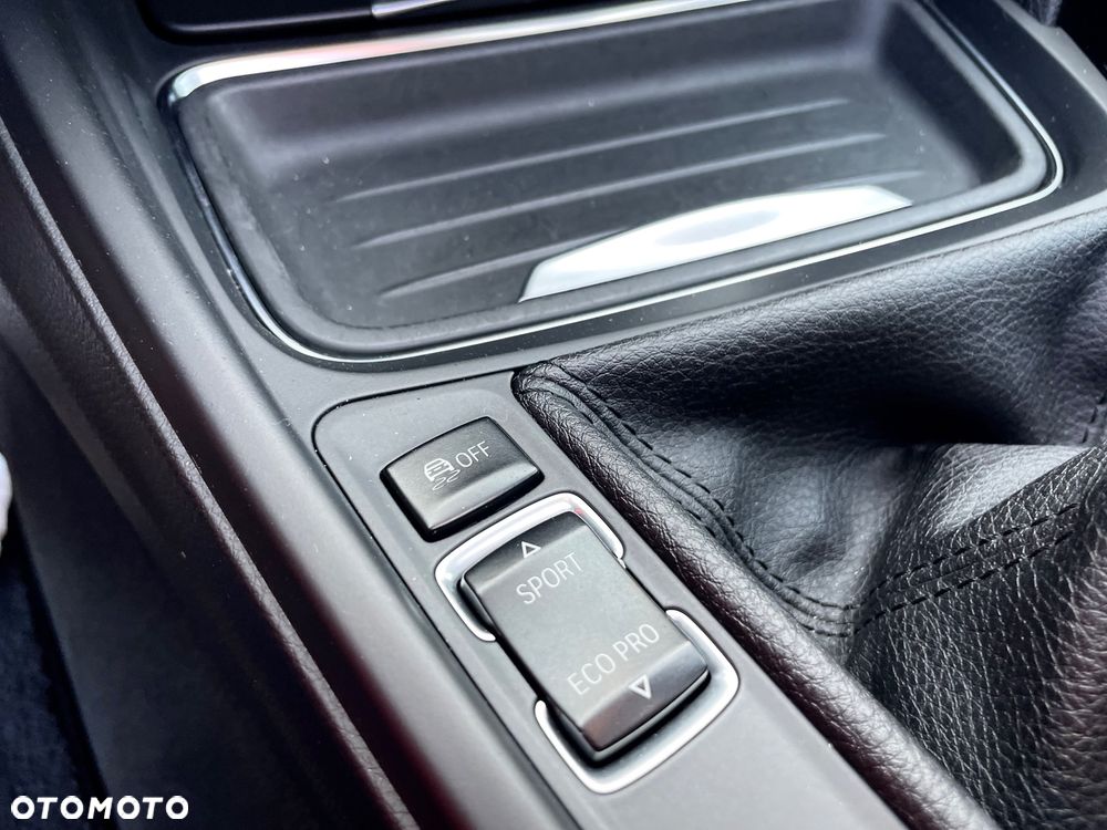 BMW Seria 3 318d DPF Edition Sport - 19