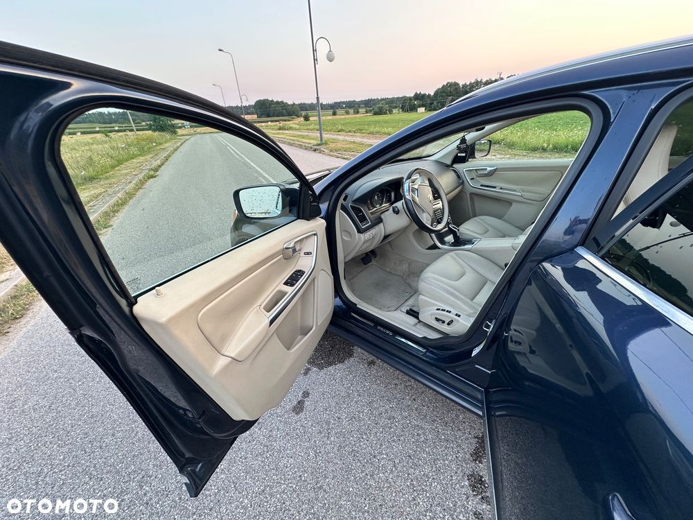 Volvo XC 60 T5 Drive-E Momentum - 24