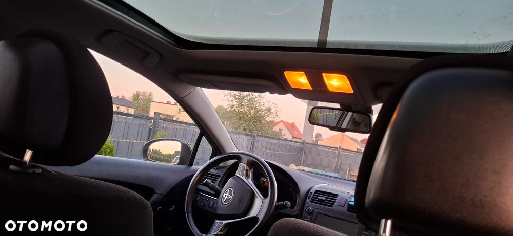 Toyota Avensis 2.0 Prestige NAVI - 4