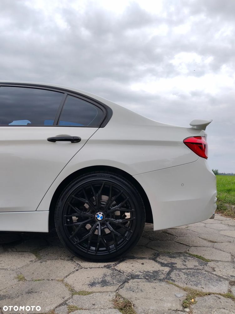 BMW Seria 3 318i - 4