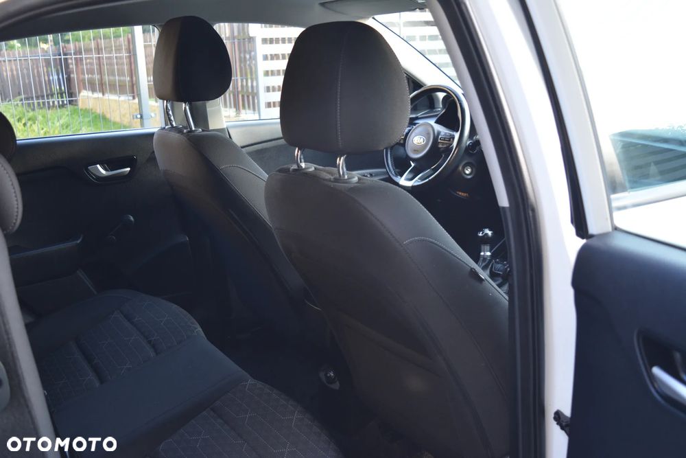 Kia Rio 1.2 L - 12