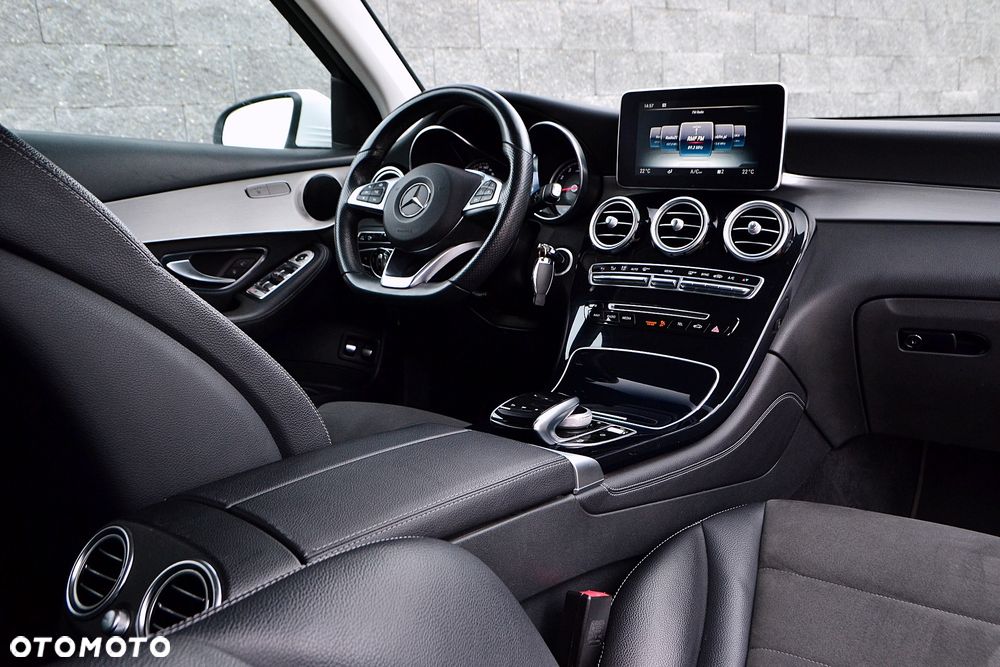 Mercedes-Benz GLC 250 4Matic 9G-TRONIC AMG Line - 17