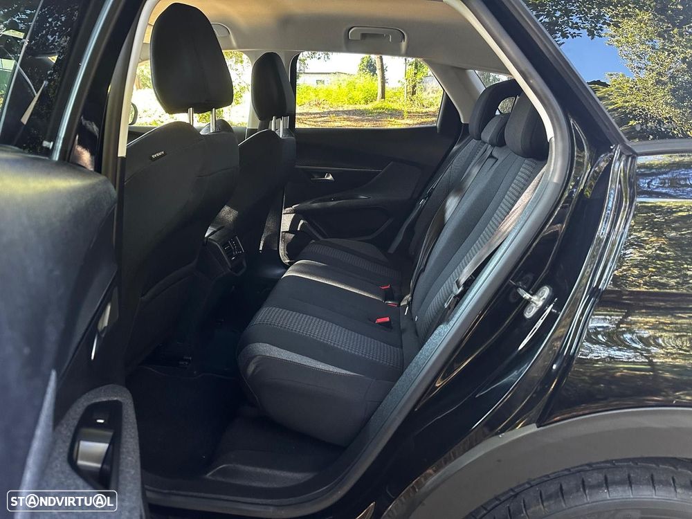 Peugeot 3008 1.2 PureTech Allure Pack EAT8 - 28