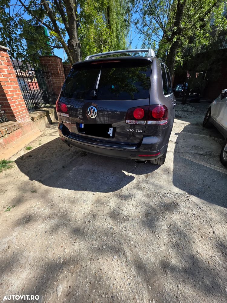 Volkswagen Touareg - 1