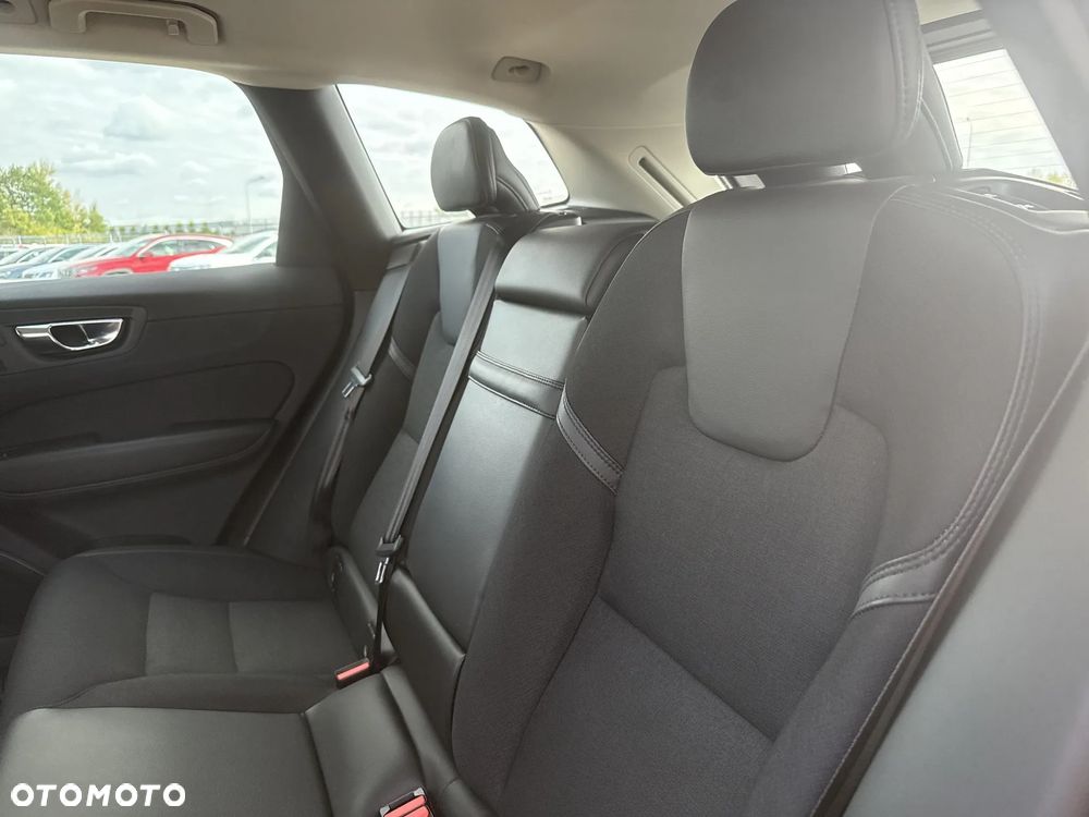 Volvo XC 60 T4 Momentum Pro - 21