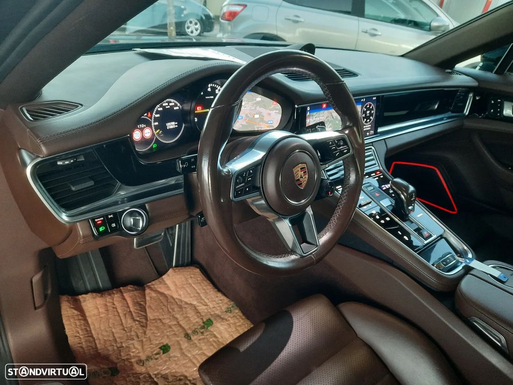 Porsche Panamera 4 E-Hybrid - 28