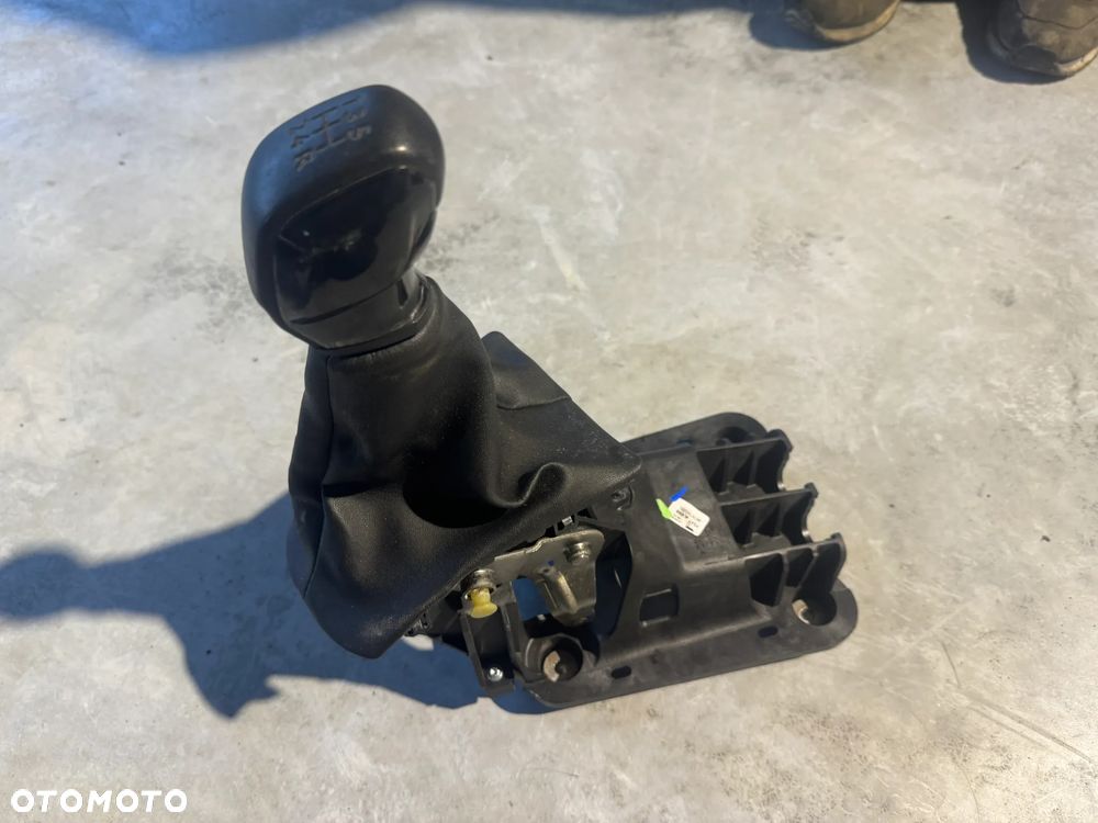 Lewarek gałka zmiany biegów Peugeot 9676190280 - 1