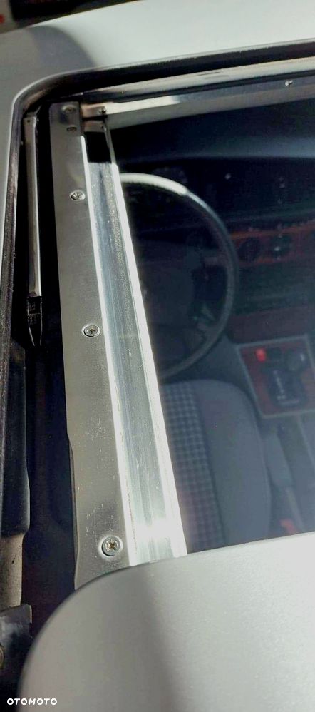 Mercedes-Benz W201 (190) - 12