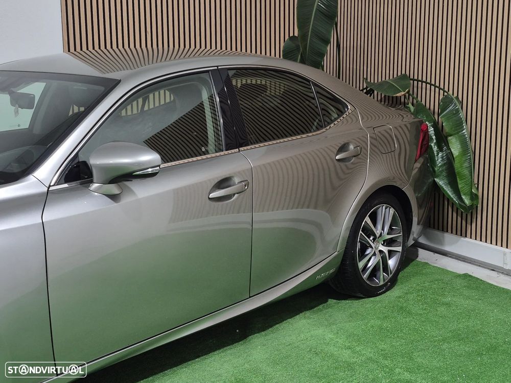 Lexus IS 300H Executive - 4