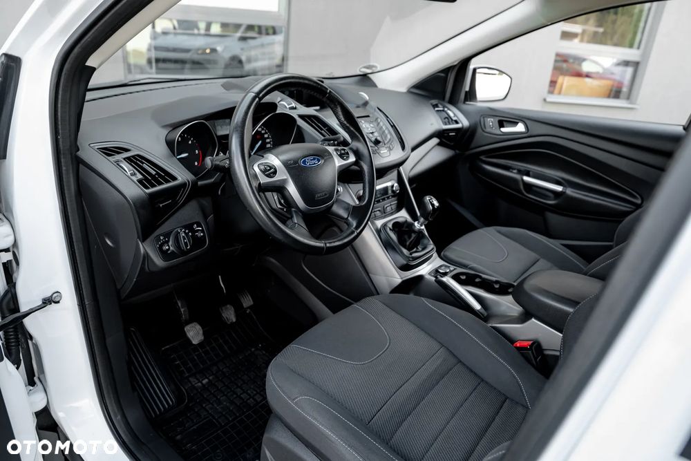 Ford Kuga 2.0 TDCi 2x4 Titanium - 8