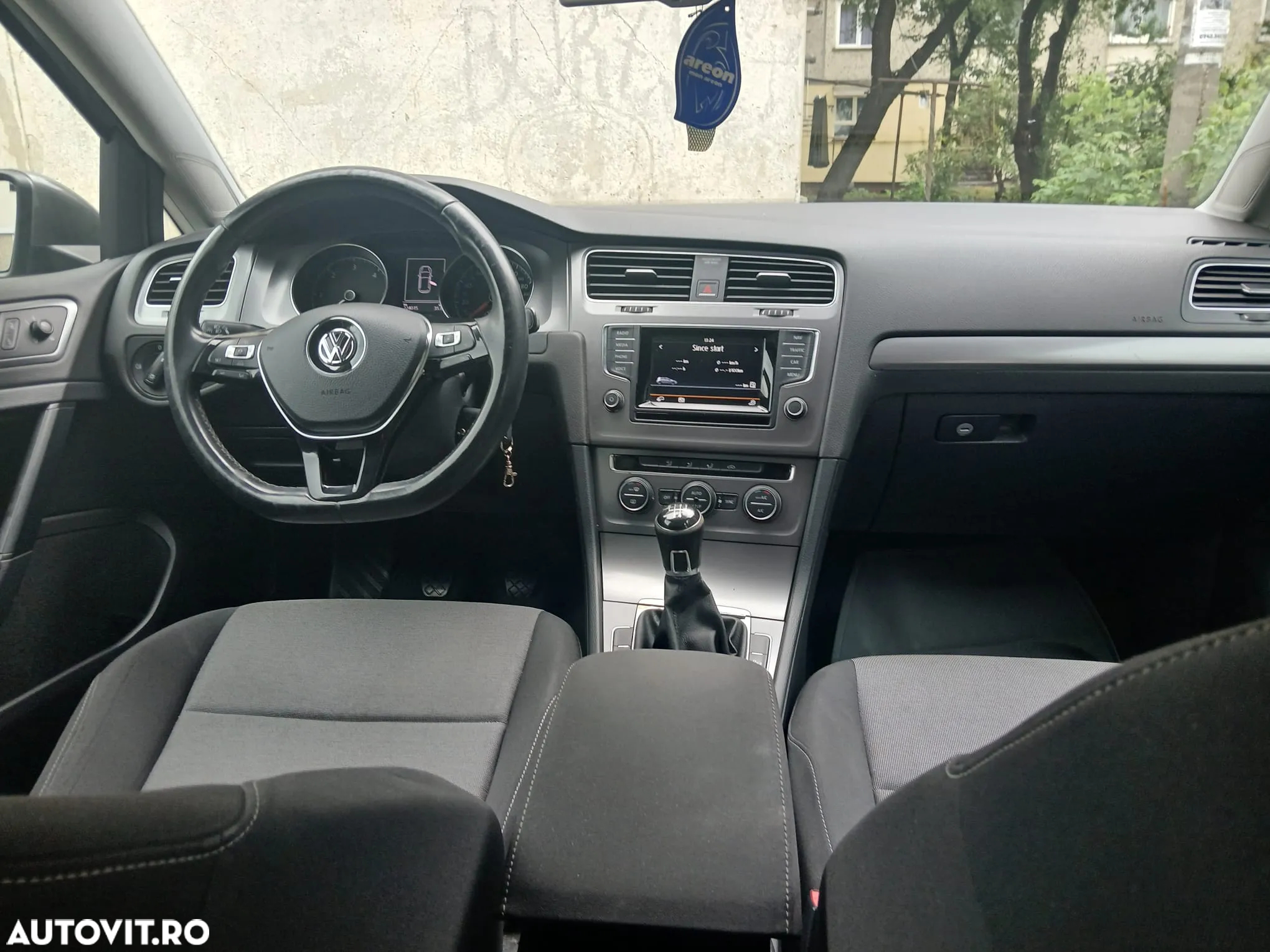 Volkswagen Golf 1.6 TDI DPF BlueMotion Technology Comfortline - 6