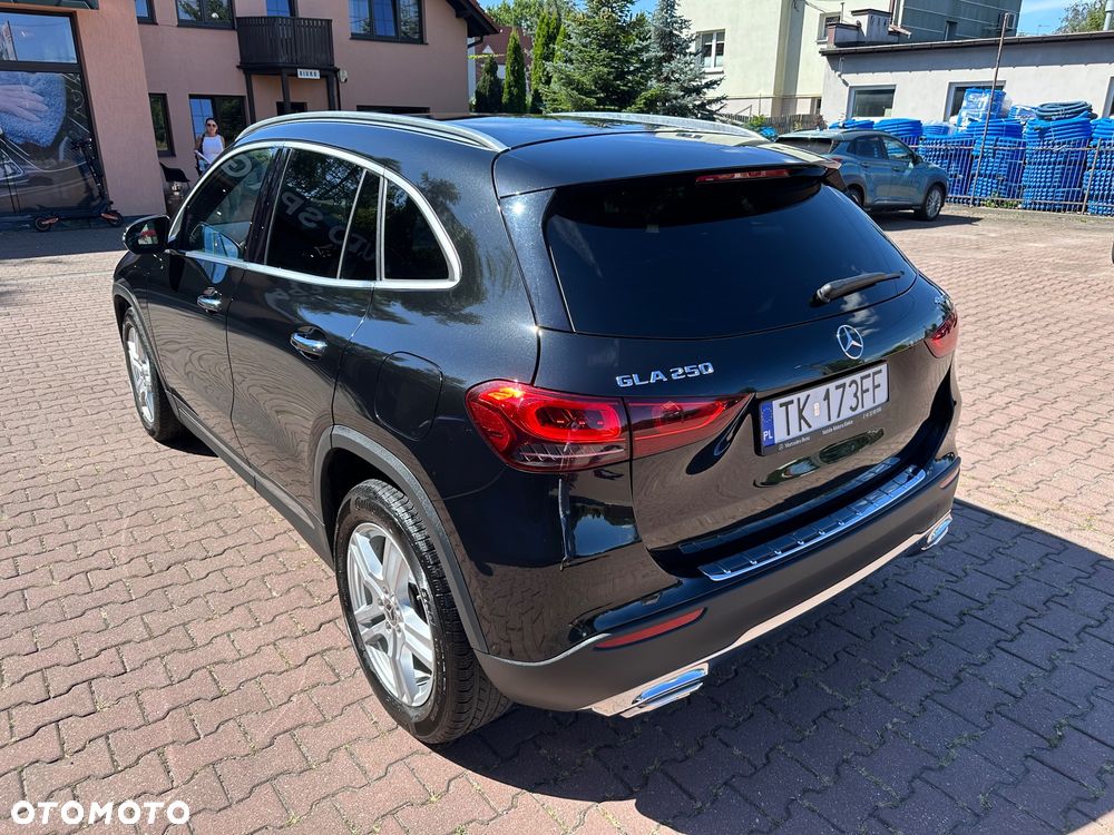 Mercedes-Benz GLA 250 4Matic 8G-DCT - 19