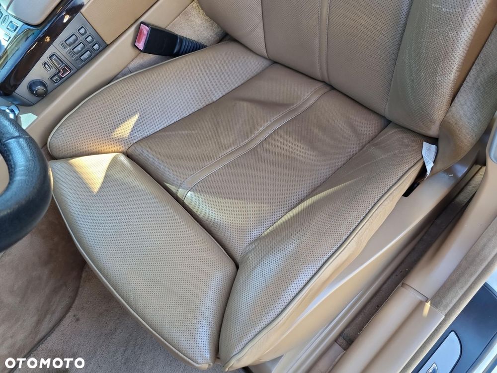 BMW Seria 7 750i - 12