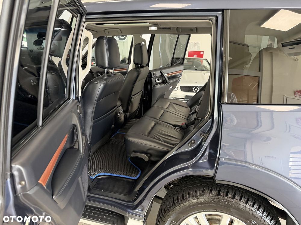 Mitsubishi Pajero - 19