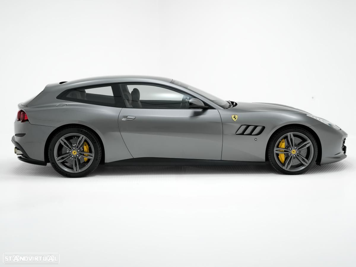Ferrari GTC4 Lusso - 2