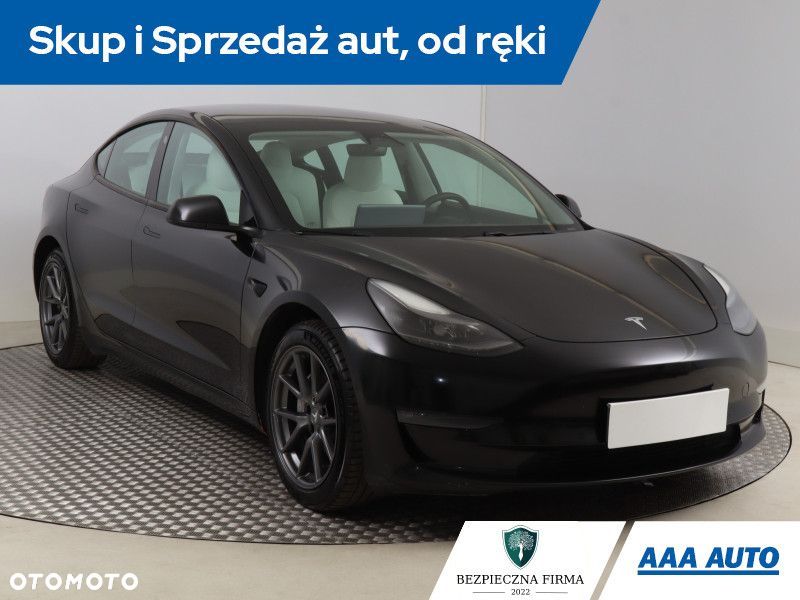 Tesla Model 3 - 3