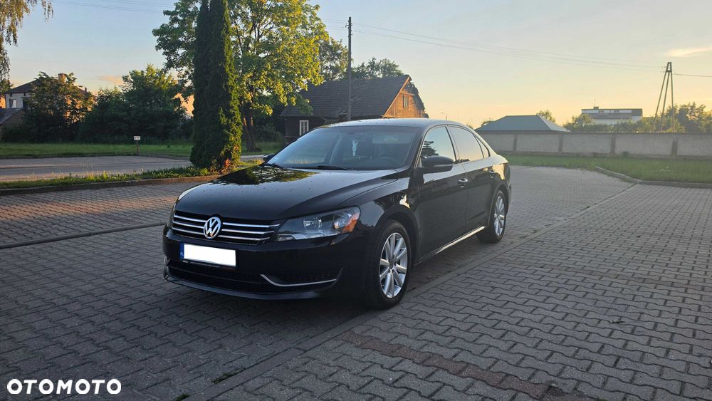 Volkswagen Passat - 1