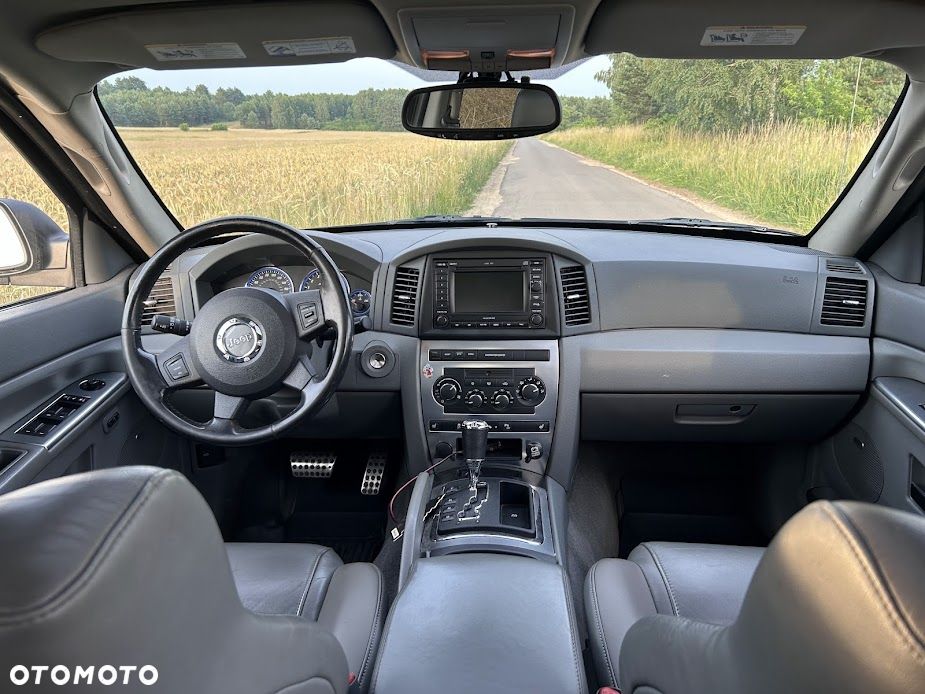 Jeep Grand Cherokee - 25