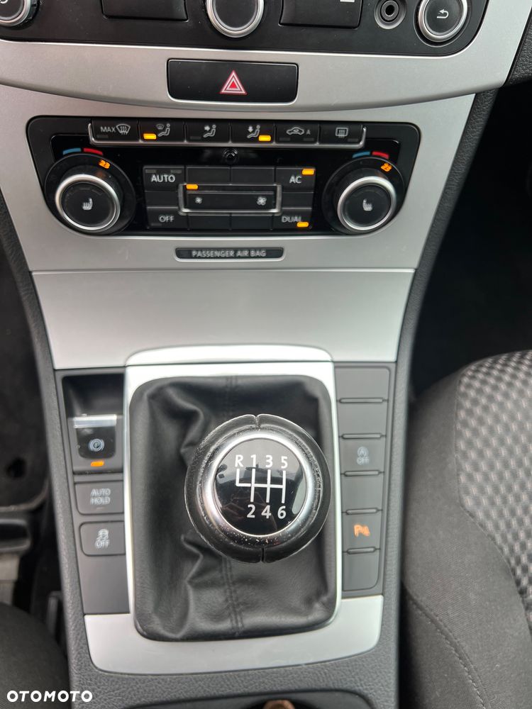 Volkswagen Passat 1.6 TDI Comfortline - 12