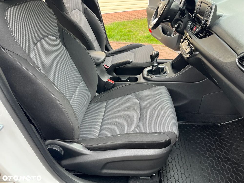 Hyundai i30 1.4 Classic + - 24