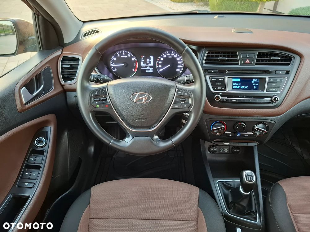 Hyundai i20 1.2 YES Gold - 33