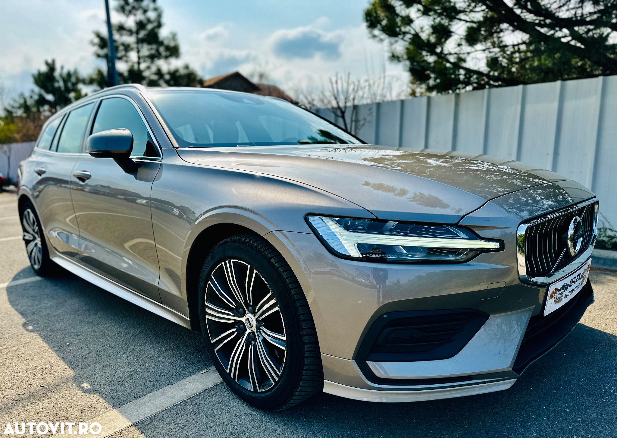 Volvo V60 T5 Geartronic Momentum - 1