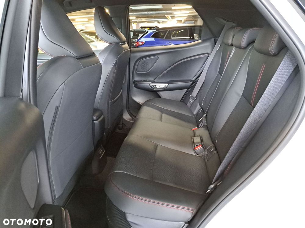 Lexus LBX 1.5 Hybrid Emotion - 13