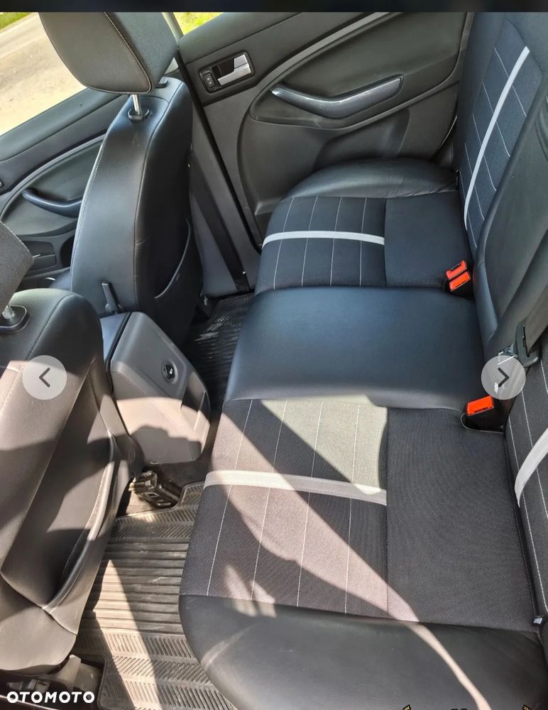 Ford Kuga - 10