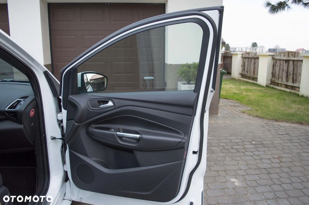 Ford Kuga 2.0 TDCi 4x4 ST-Line - 27