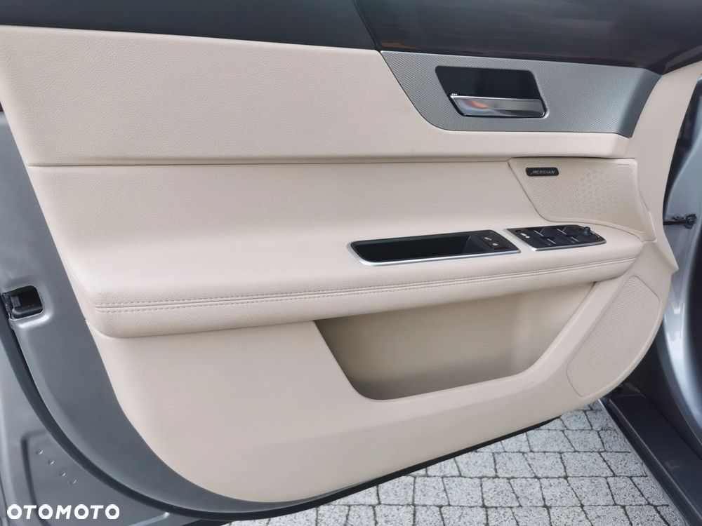Jaguar XF 2.0 i4D Prestige - 11