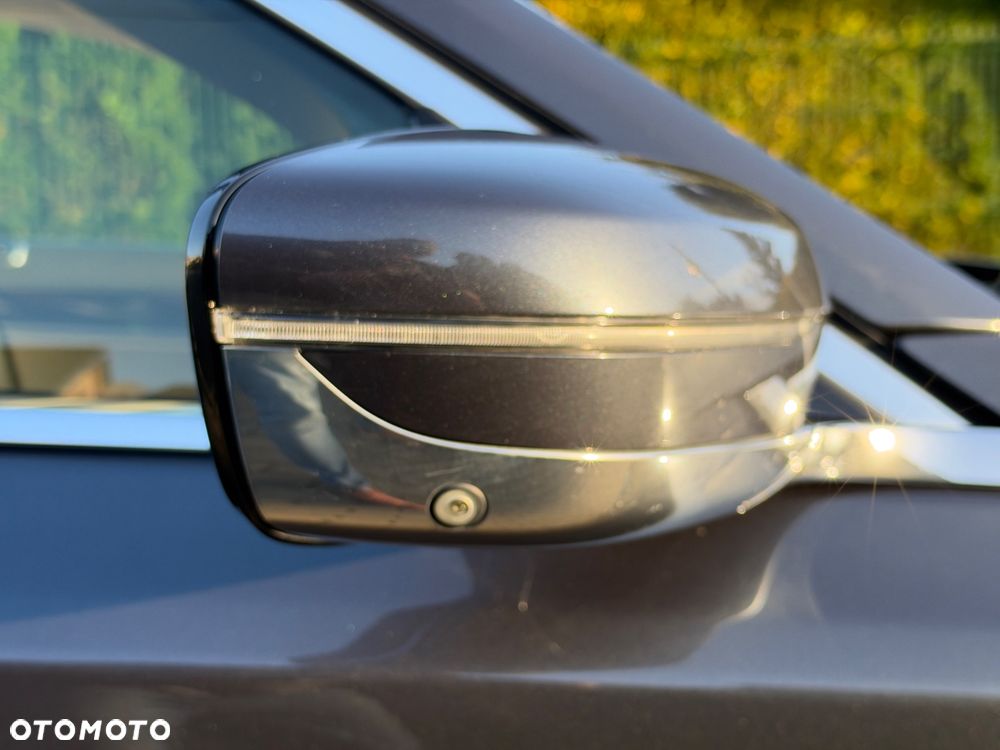 BMW Seria 7 750i xDrive - 37