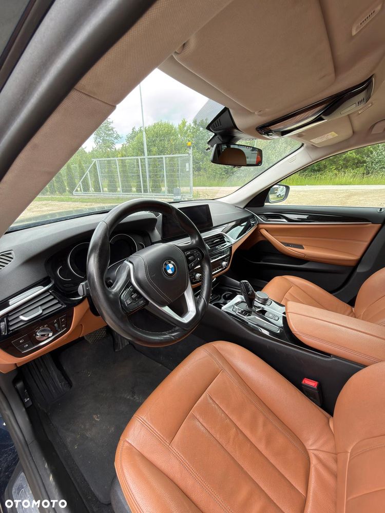 BMW Seria 5 520d xDrive - 9