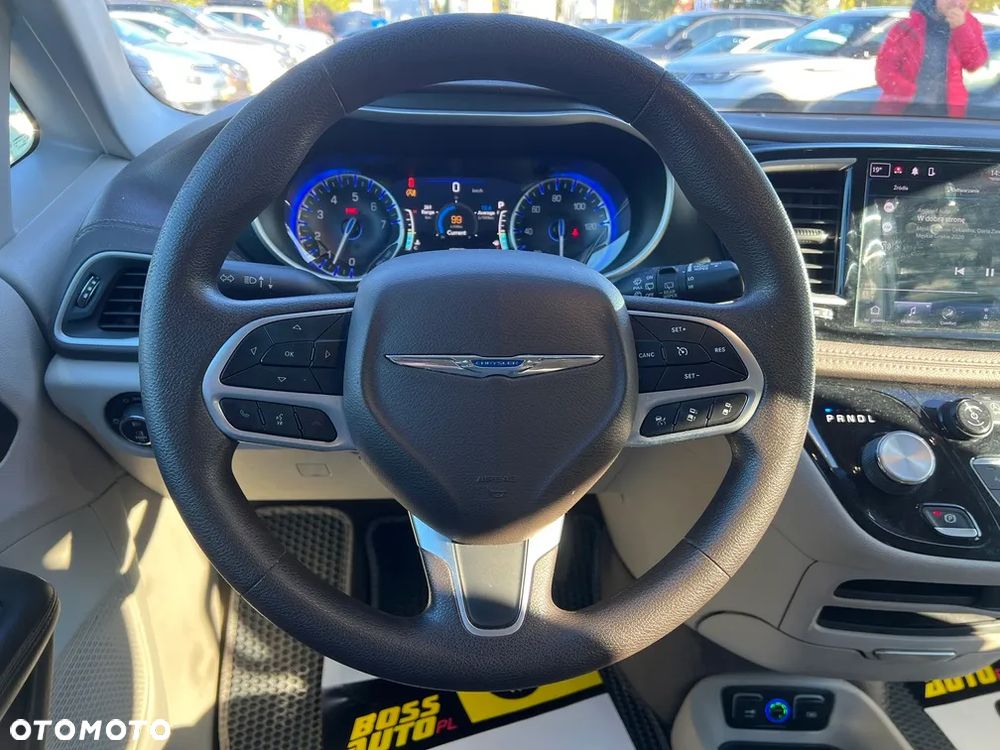 Chrysler Pacifica - 16