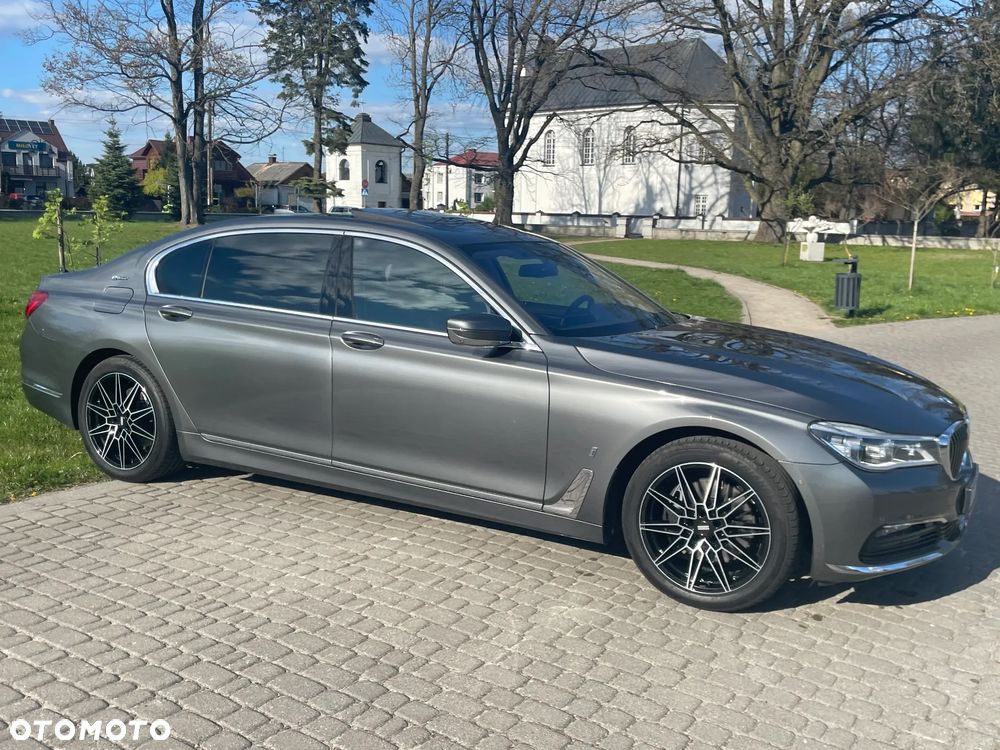 BMW Seria 7 740Le iPerformance - 11