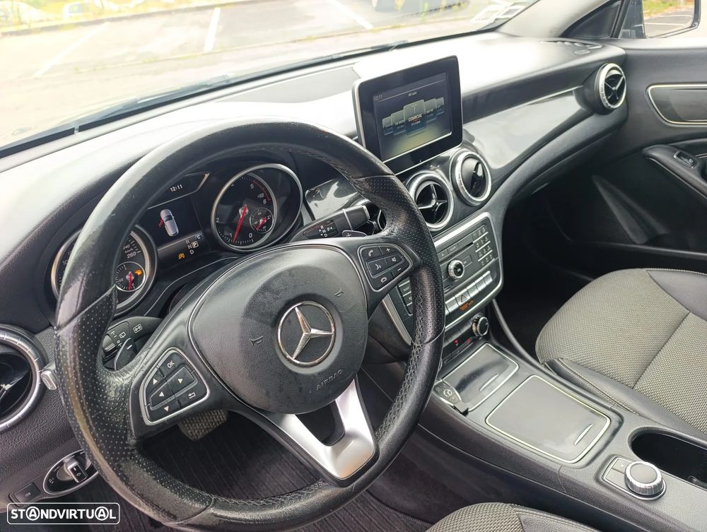 Mercedes-Benz CLA 180 d 7G-DCT Urban - 7
