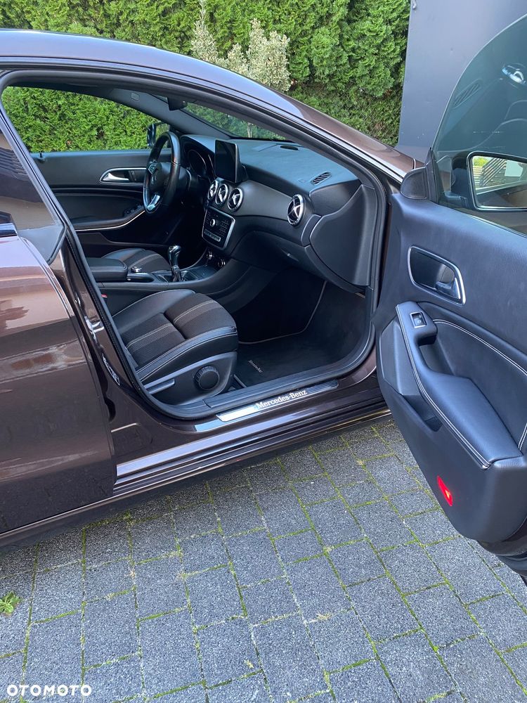 Mercedes-Benz CLA 180 - 30