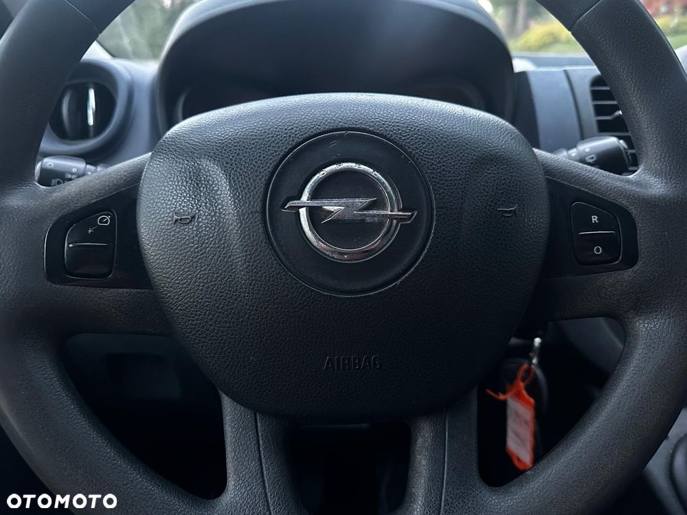 Opel Vivaro - 11
