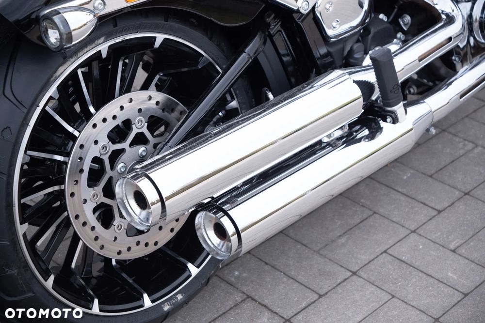 Harley-Davidson Softail Breakout - 12