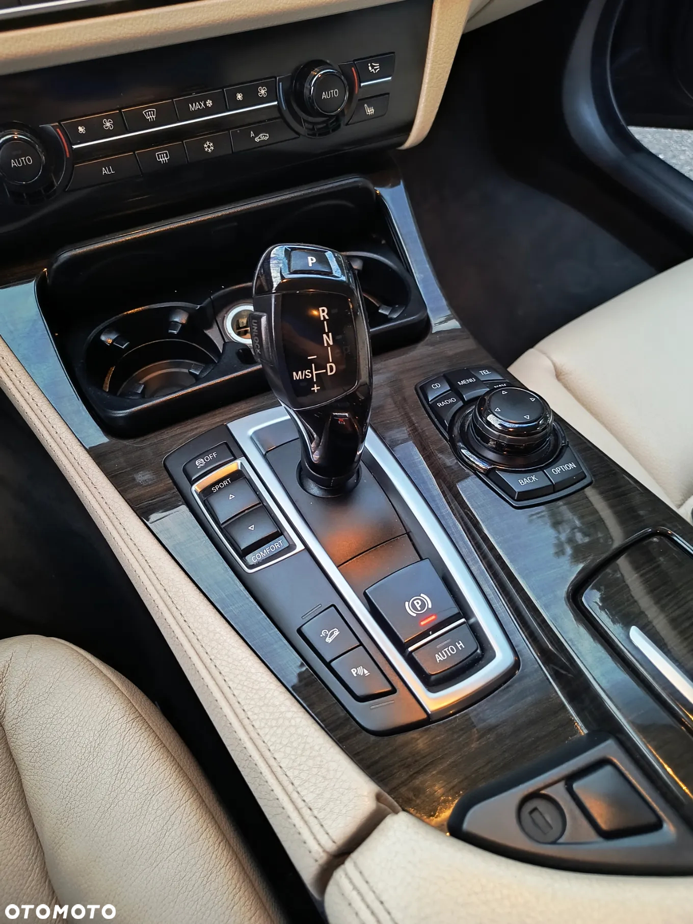 BMW Seria 5 528i xDrive - 15