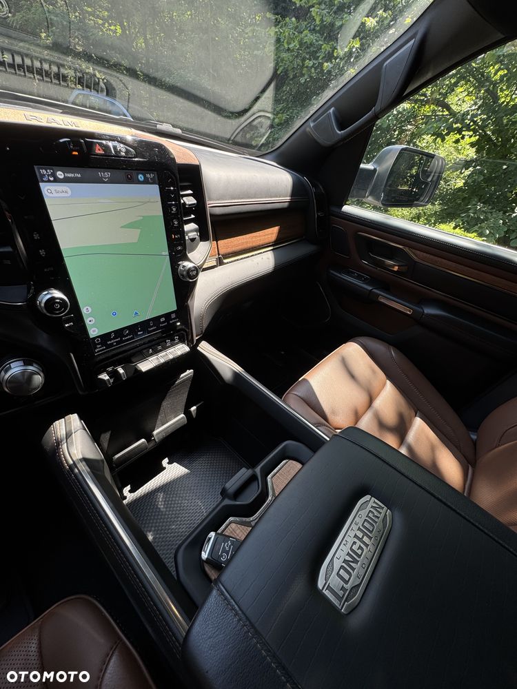 RAM 1500 Crew Cab Longhorn - 21