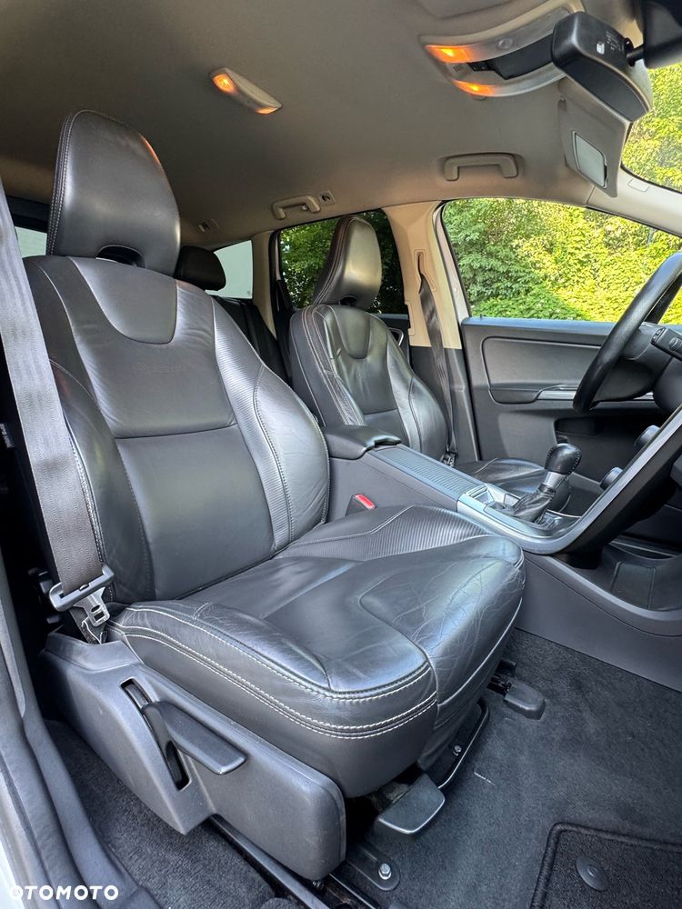 Volvo XC 60 D3 R-Design Kinetic - 12