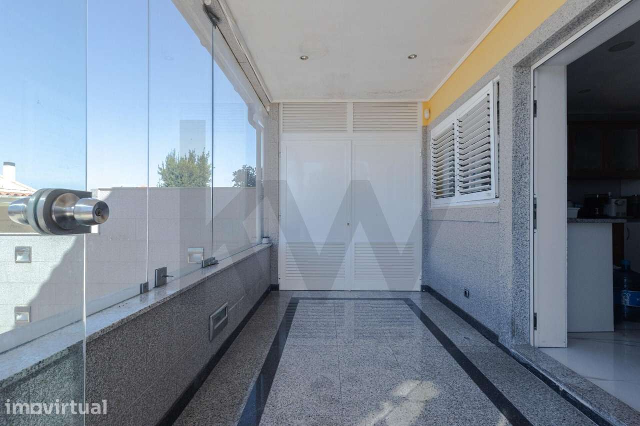 Moradia T4 geminada com jardim e pátio privativo em Arcozelo, Gaia - Grande imagem: 2/36