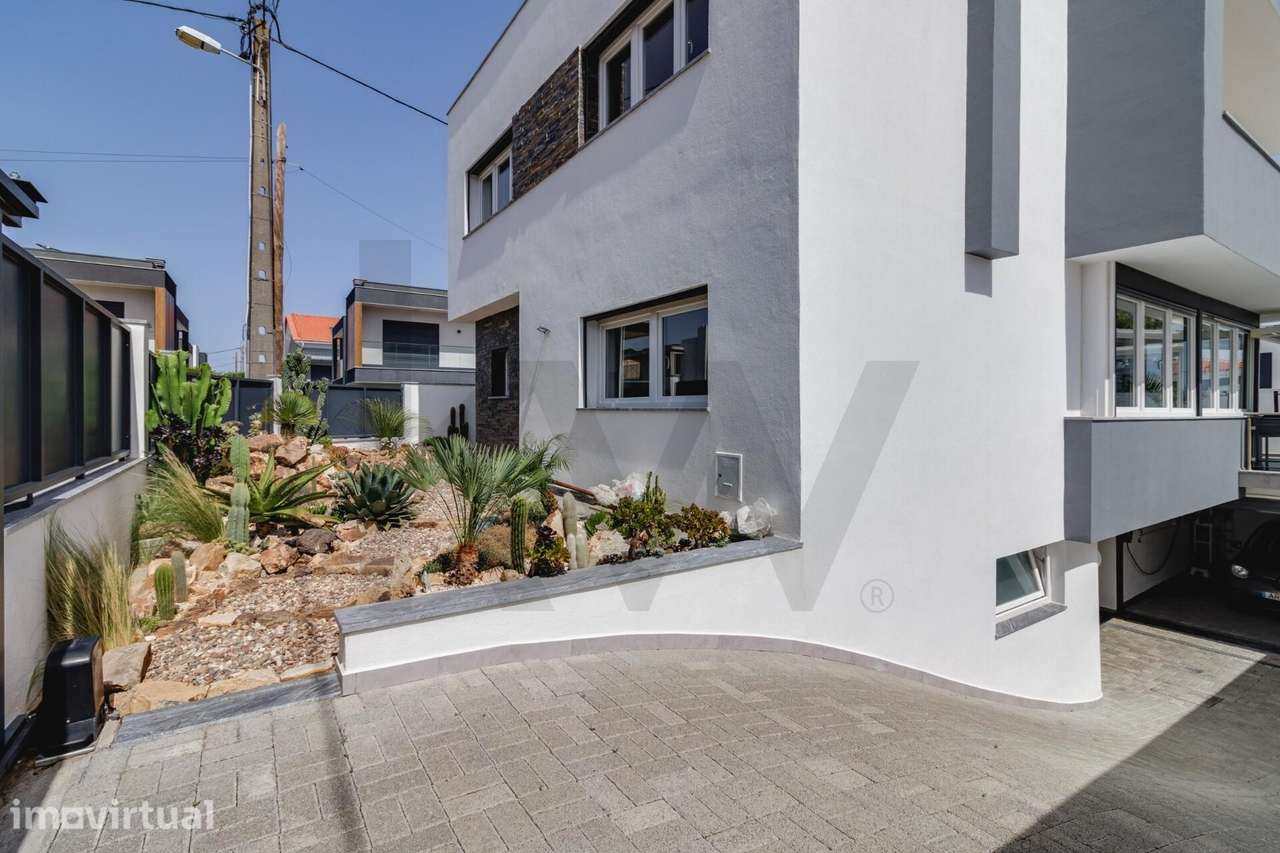 Moradia T4 Isolada com Piscina, Jardim, Garagem e 319 m2 | Bicesse, Ca - Grande imagem: 3/45