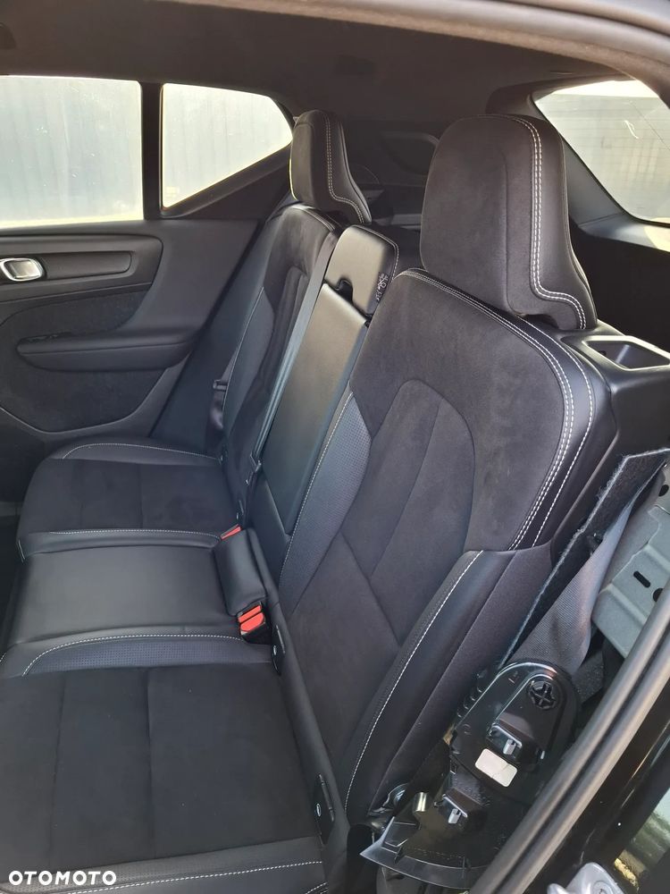 Volvo XC40 zderzak tyl kod lakieru 019 - 31