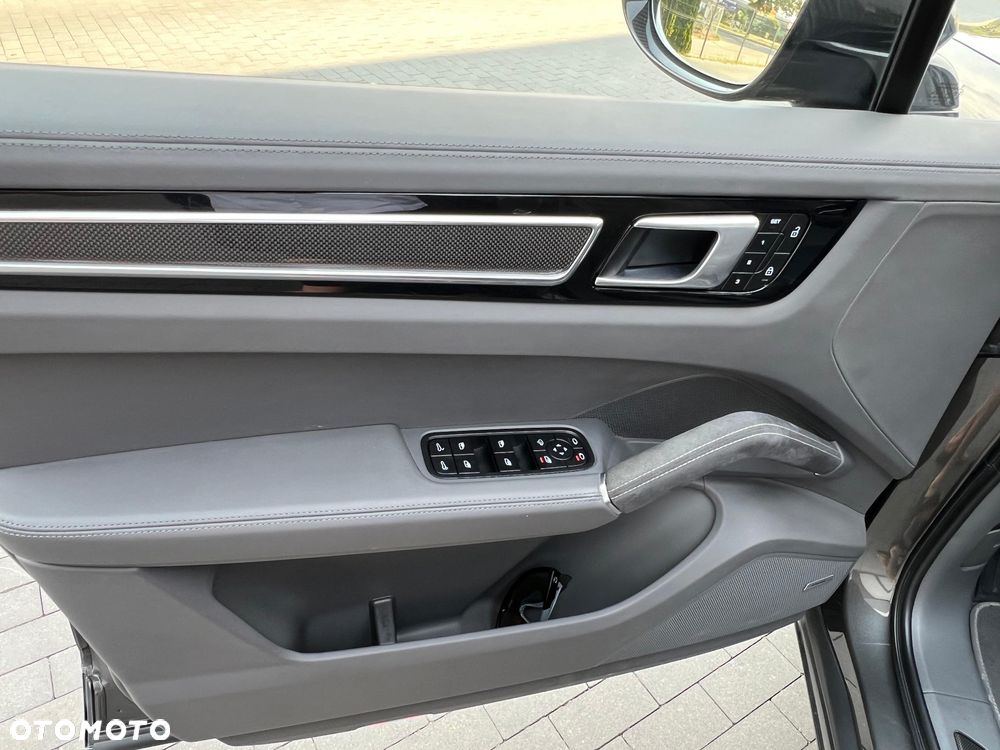 Porsche Cayenne - 24